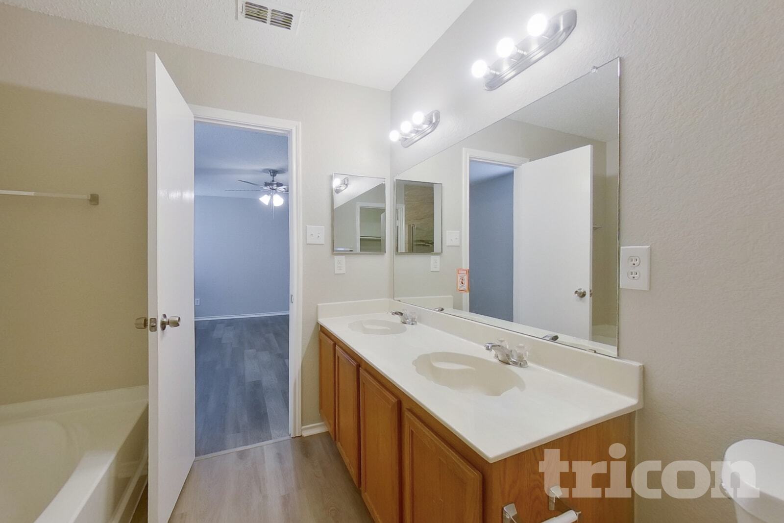 Building Photo - 2029 W Grove Ln