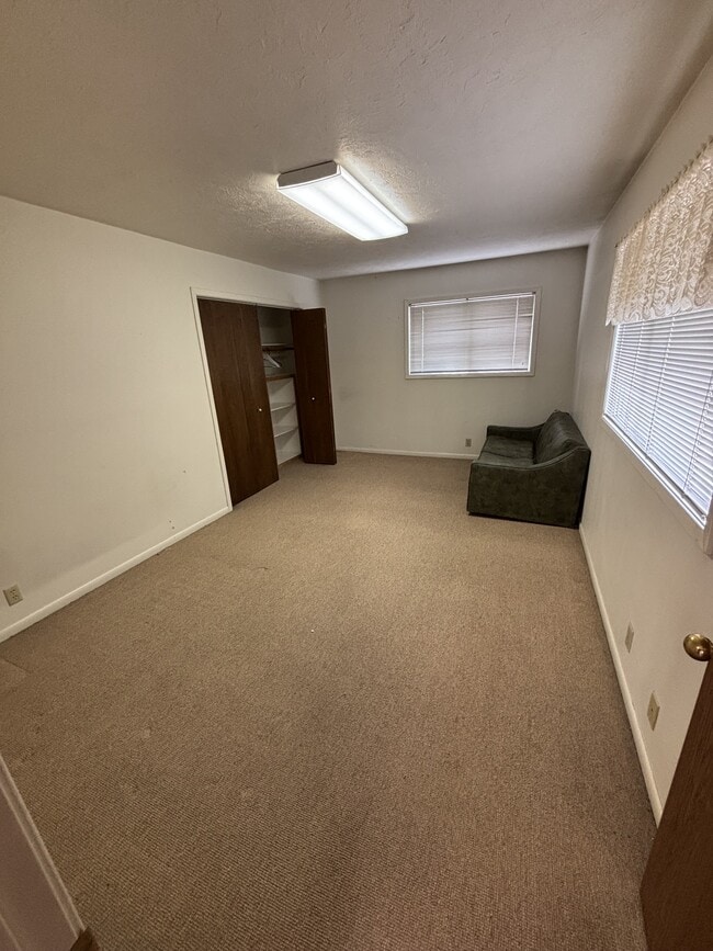 Building Photo - 187 E 5th St