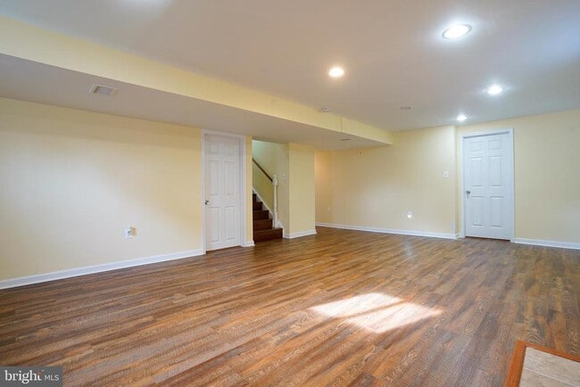 Building Photo - 2017 N Cameron St