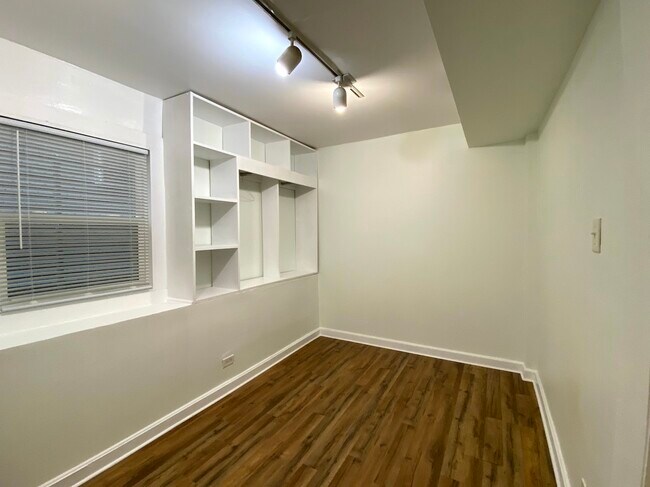 2nd bedroom with built in shelves - 1928 N Monticello Ave