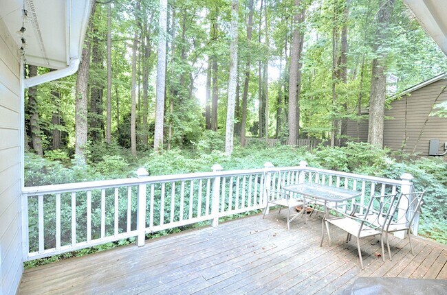 Building Photo - 3 bedroom Cul-de-sac Townhouse