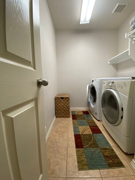 Building Photo - 2218 Central Park Ln