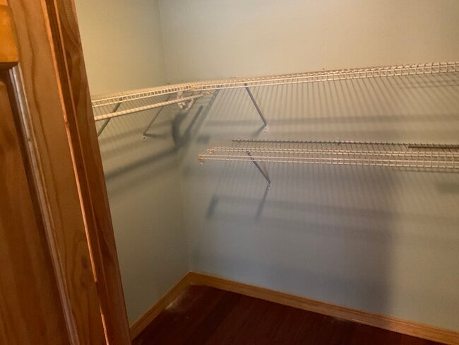 Building Photo - 566 N Howard Ave