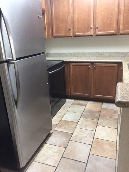 Building Photo - 432 Edgehill Ln