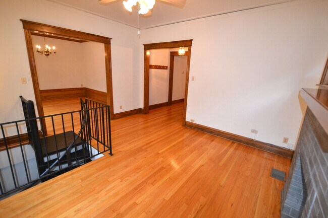 Building Photo - 3761 N Lakewood Ave