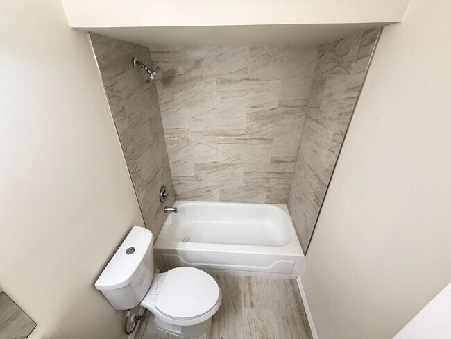 Building Photo - PRICE DROP! Orlando: 2BD/ 2BA - A Bright, Comfortable Home Designed for Everyday Living! WASHER &...