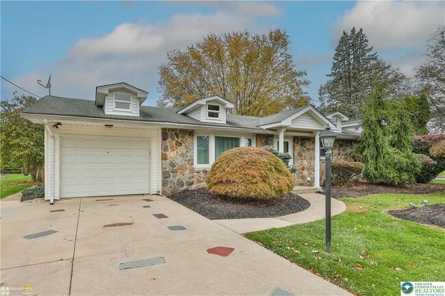 Primary Photo - 900 Mine Lane Rd