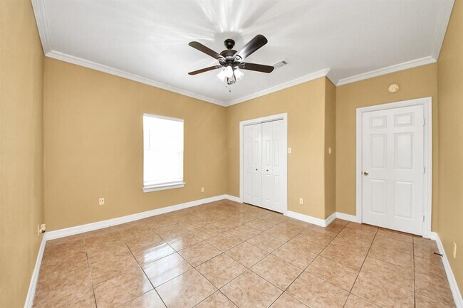 Building Photo - 11643 Antoine Dr