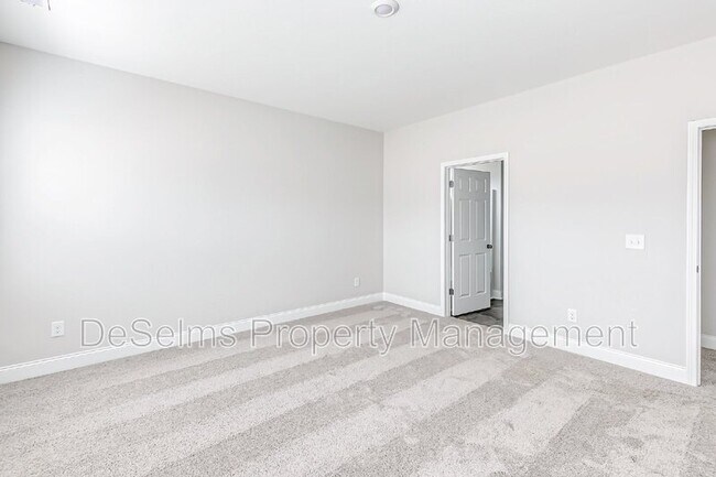 Building Photo - 107 Crabourne Dr