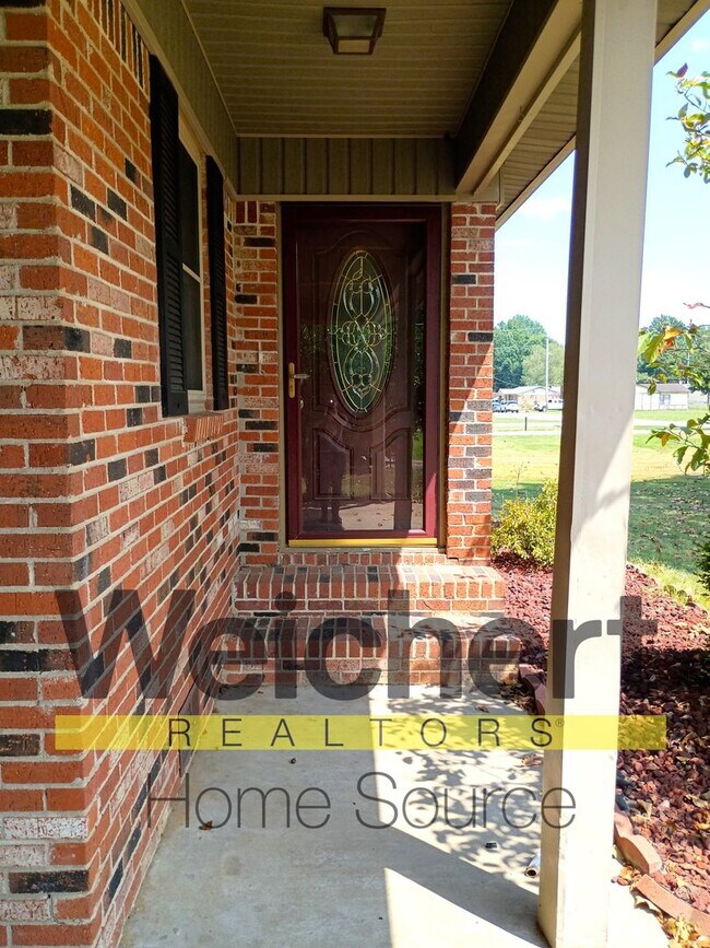 Building Photo - Comfortable 3-Bed, 2-Bath Rental in Quiet ...