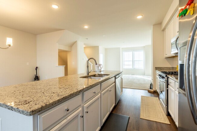 Building Photo - 3430 Montague St