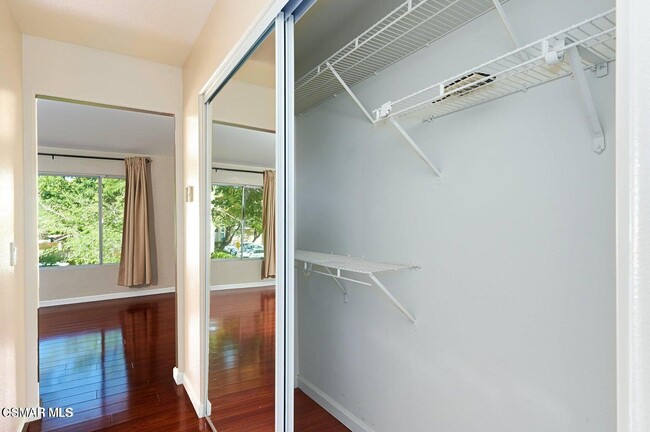 Building Photo - 4827 La Vella Dr