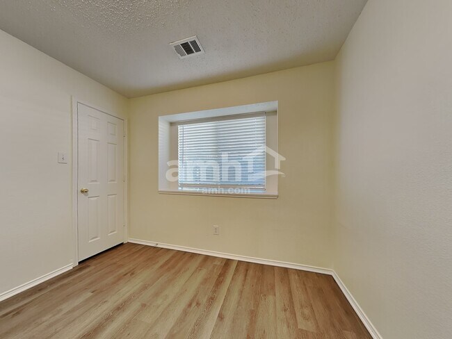 Building Photo - 217 Dartmouth Dr