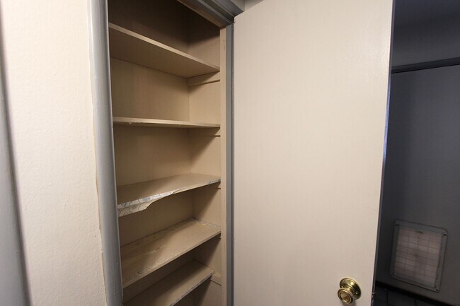 Building Photo - *LEASE TAKEOVER* Single Level 2BR Flagstaff Home | Fenced Yard & In-Unit Laundry