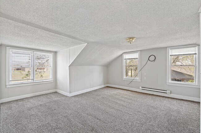 Building Photo - 205 Stimpson St