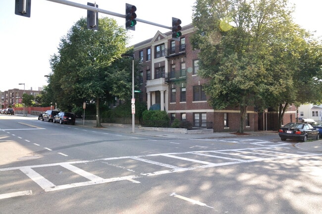 Building Photo - 185 Chestnut Hill Ave