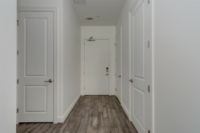 Building Photo - 1211 Caroline St