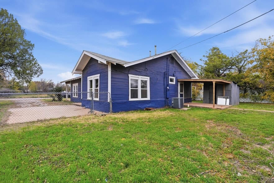 Building Photo - 1341 Hickory St