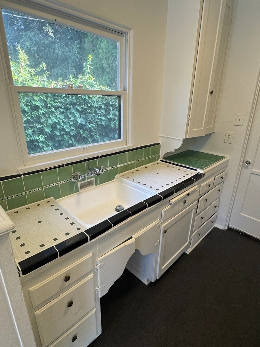 Building Photo - 826 Maltman Ave