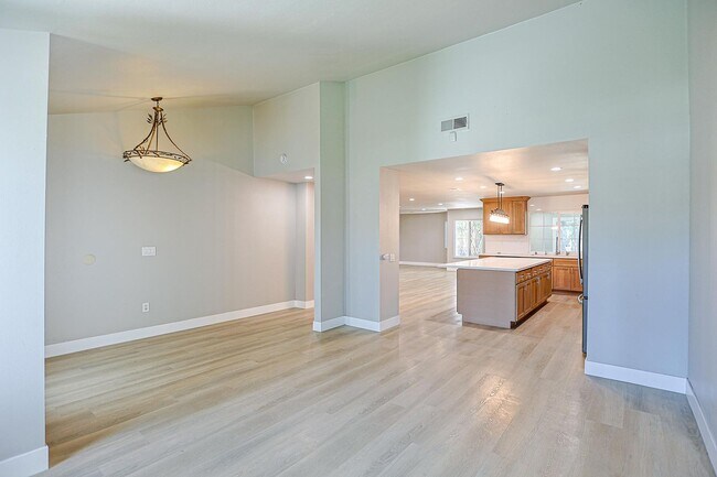 Building Photo - Luxury Fully Remodeled 4 Bed + 1 den / 4 Bath Home Near Mile Square Park – Approx. 2,500 Sq. Ft.
