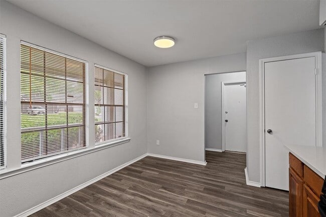Building Photo - 9901 Willers Way