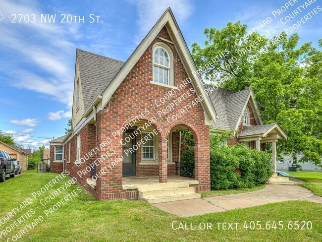 Building Photo - Adorable Tudor in Crestwood!