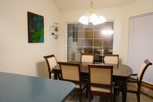 Building Photo - 417 Oakdale Dr