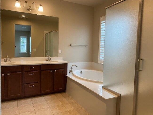 Building Photo - Immaculate Rocklin home- Available 4/15