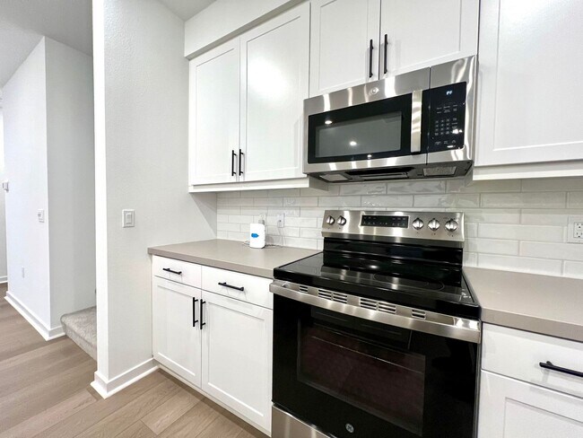 Building Photo - Brand New Built 3 Story 2 Bed 2.5 Bath Condo in Eastvale!