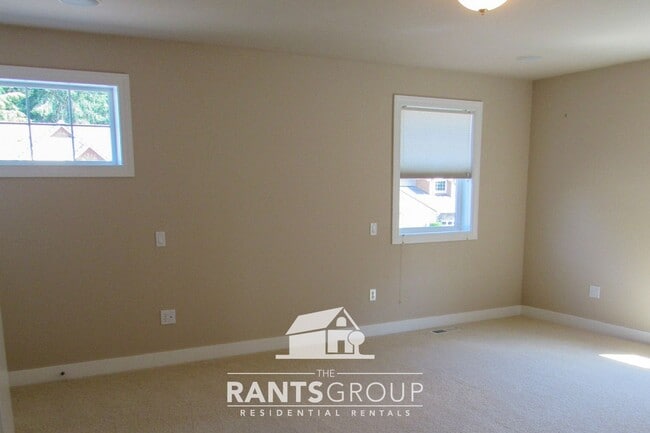 Building Photo - Spacious Single-Family Home in Olympia’s I...
