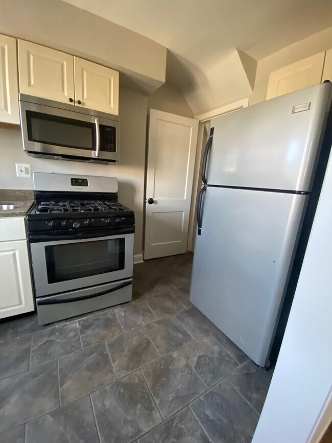 Building Photo - 314 Clifford Ave