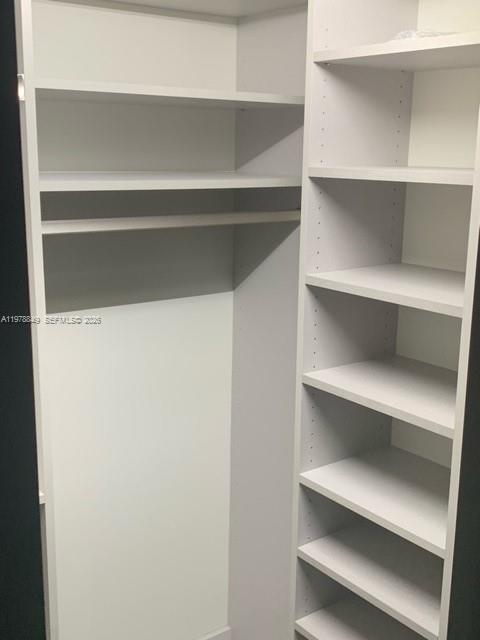 Building Photo - 90 Edgewater Dr