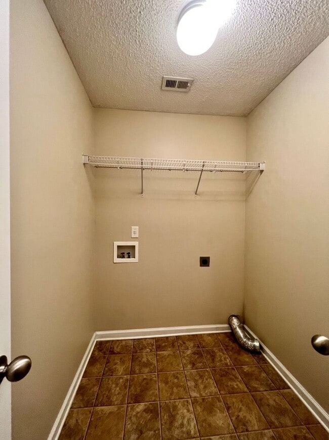 Building Photo - 9146 Glen Cove
