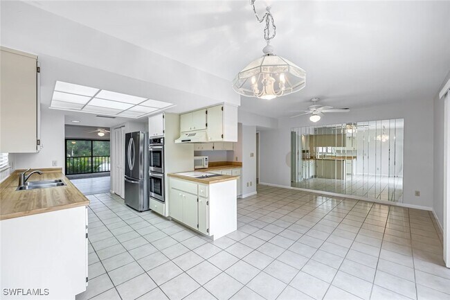 Building Photo - 537 Lake Louise Cir