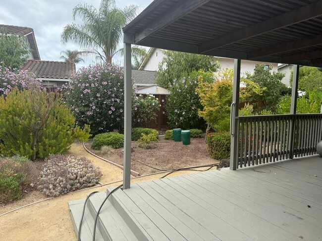 Building Photo - 515 La Baree Dr