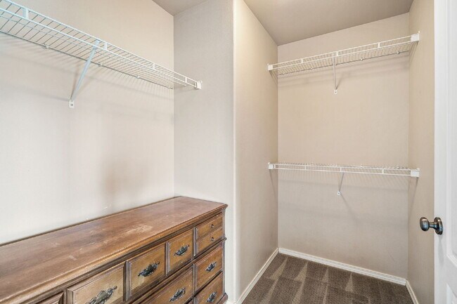 Building Photo - Spacious 3 Bed Home in Southeast Bend