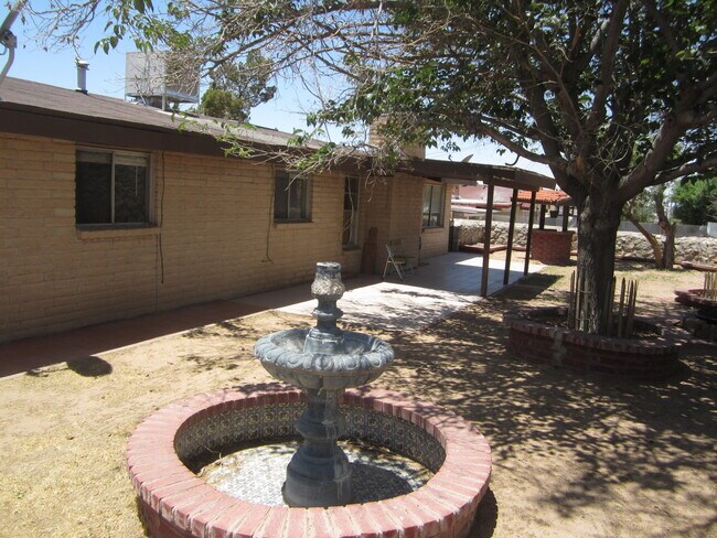 Building Photo - 6717 Southwind Dr