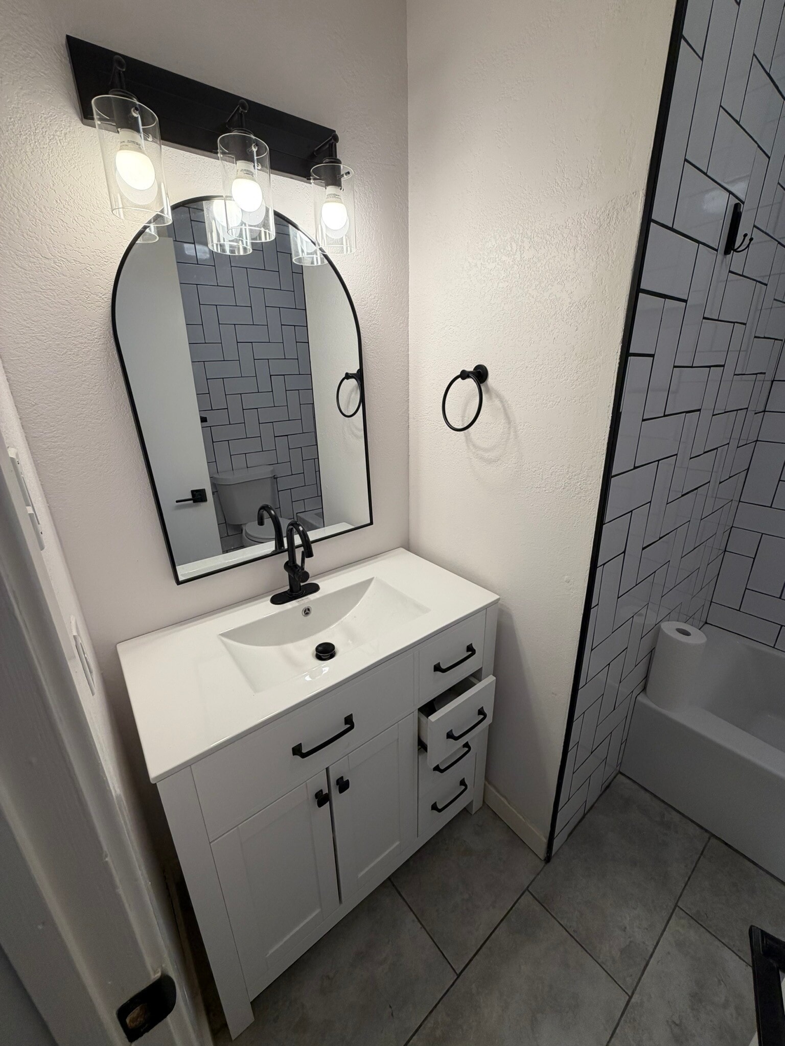 Secondary Bath - 10826 Lynbrook Dr