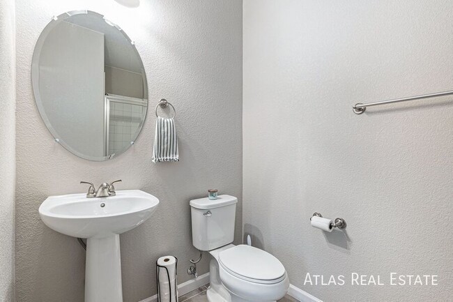 Building Photo - 1536 Castle Creek Cir