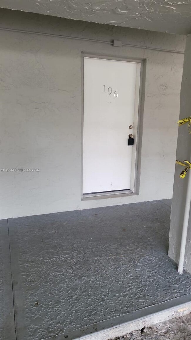 Building Photo - 5100 SW 41st St