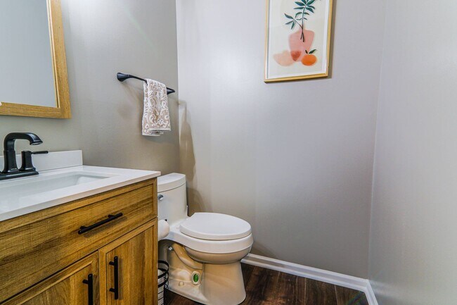 Building Photo - Fort Harrison State Park 4Bed Spacious Retreat