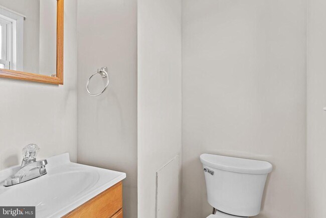 Building Photo - 213 Sunset Dr