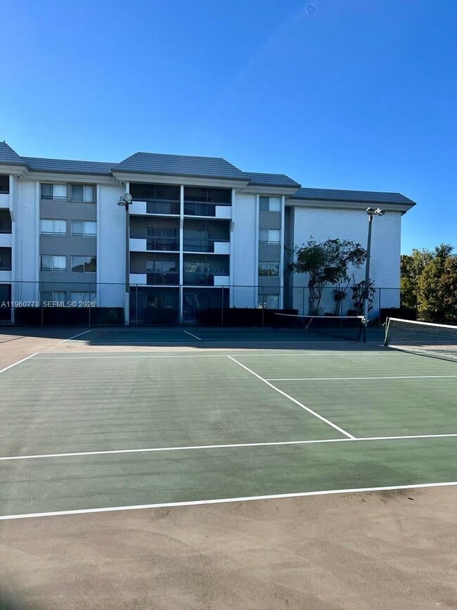 Building Photo - 721 N Pine Island Rd