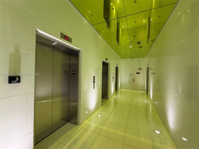 Building Photo - 475 Brickell Ave
