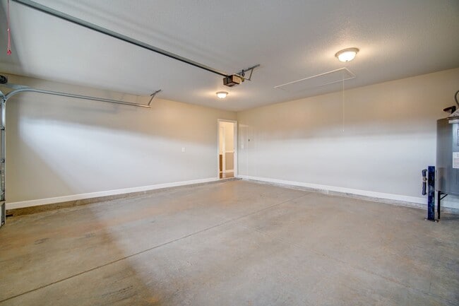 Building Photo - 732 Shelburne Ln