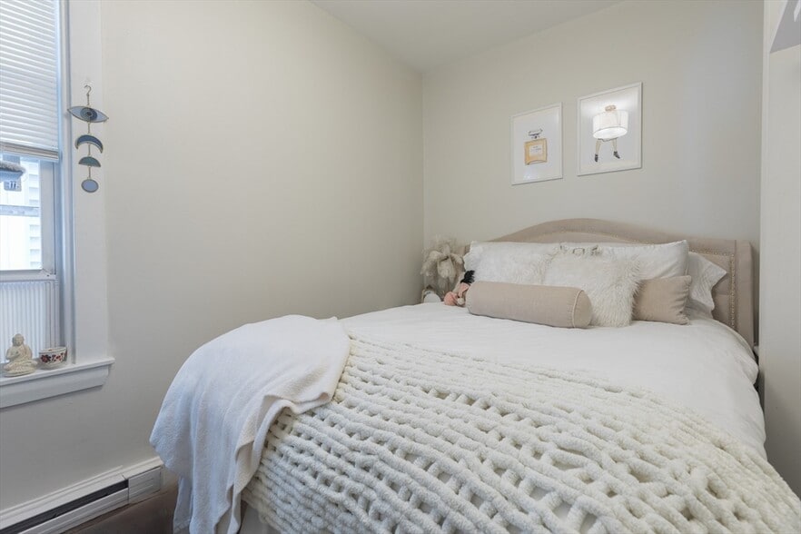 Building Photo - 100 H St