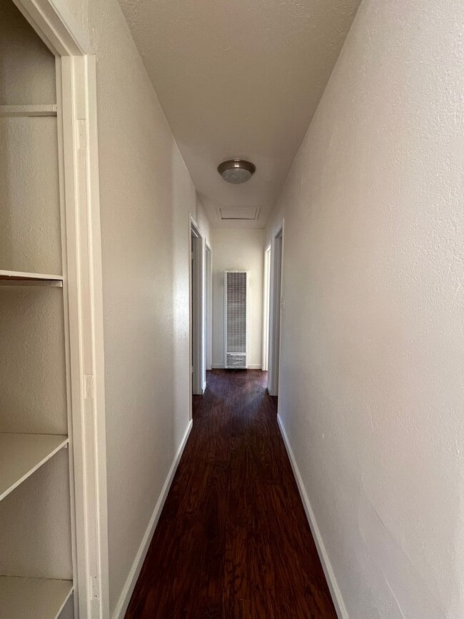 Building Photo - 3 Bedroom 1 Bathroom House with Huge Fenced Yard Near Schools, Park & Community Pool