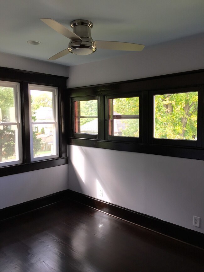 Building Photo - 1603 E Michigan St