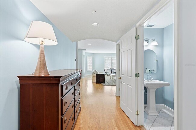 Building Photo - 515 5th Ave NE