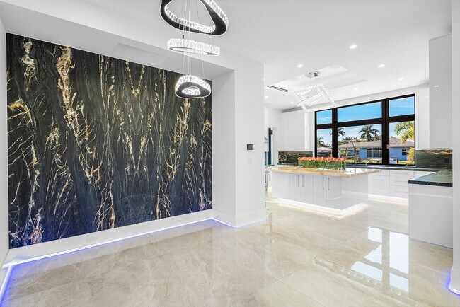 Building Photo - 2650 NE 48th Ct